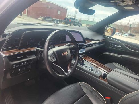 Used 2022 Cadillac Escalade Premium Luxury image 10