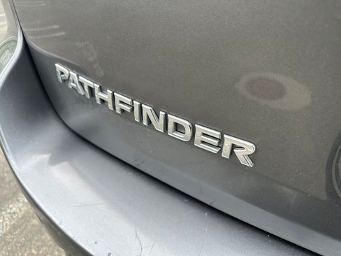 Used 2017 Nissan Pathfinder SV image 8