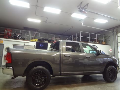 Used 2019 RAM 1500 SLT image 7
