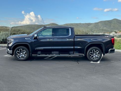 Used 2025 GMC Sierra 1500 SLT image 6