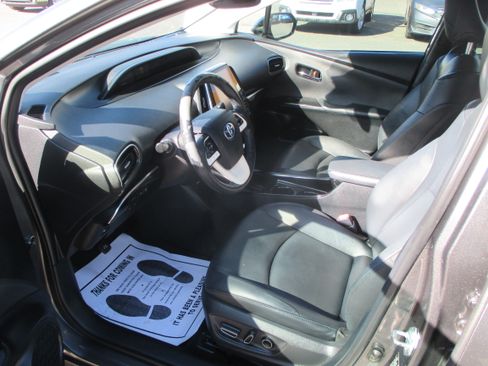 Used 2017 Toyota Prius Prime image 8