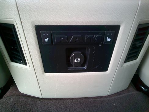 Used 2014 RAM 1500 Laramie AWD/4WD image 15