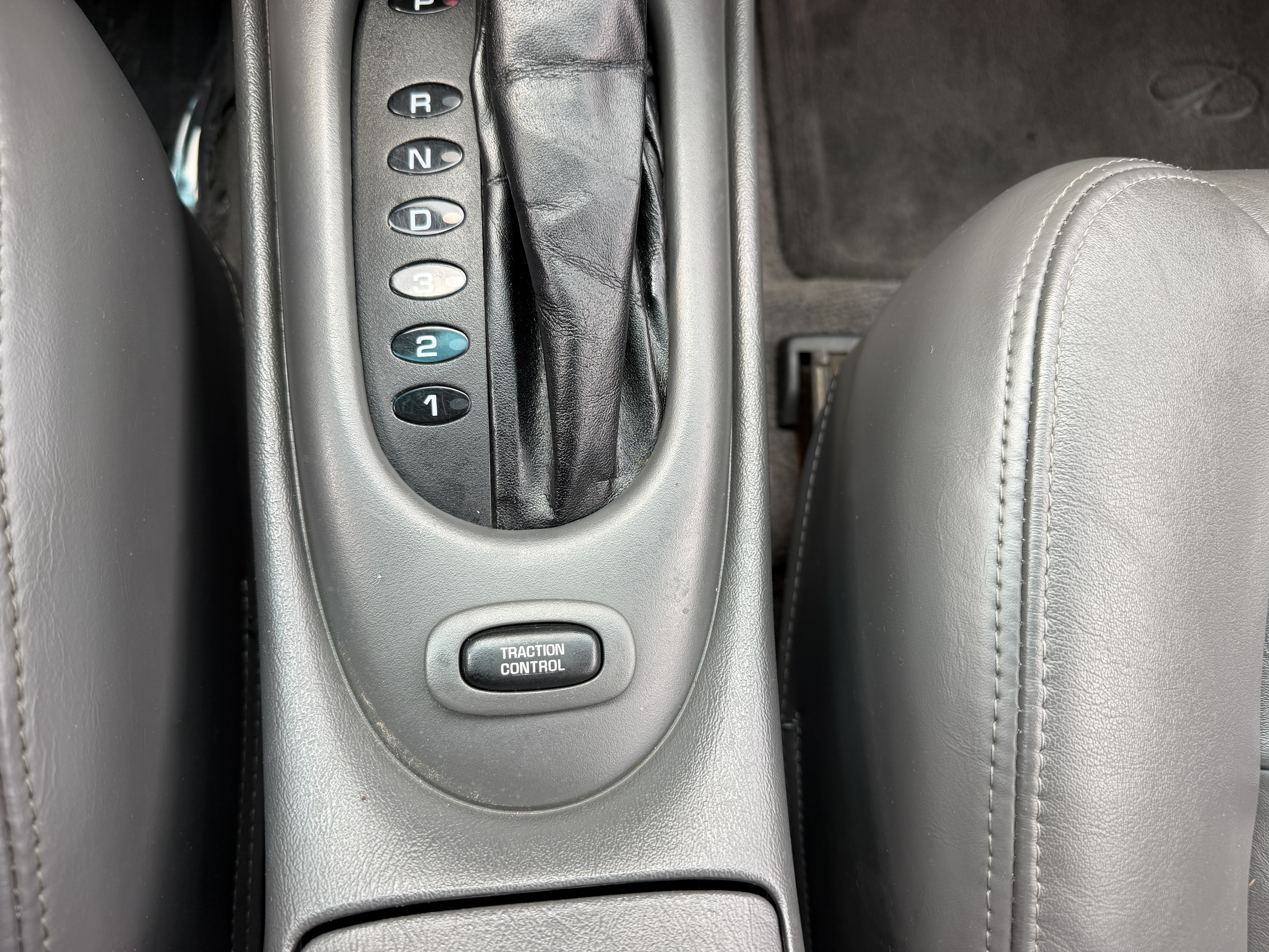 Used 2000 Oldsmobile Intrigue GL FWD image 10