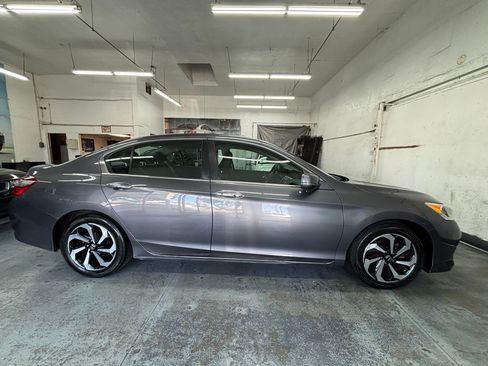 Used 2017 Honda Accord EX image 3