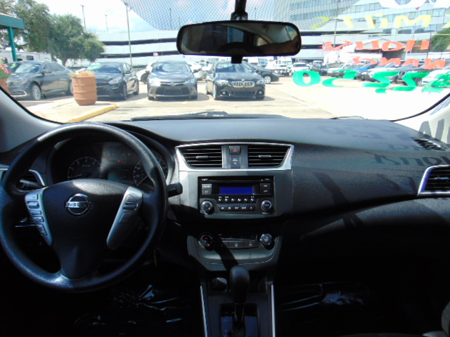 Used 2016 Nissan Sentra S FWD image 11