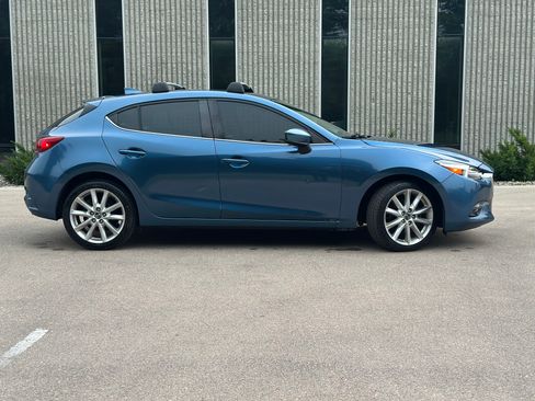 Used 2017 MAZDA MAZDA3 Grand Touring Hatchback FWD image 8