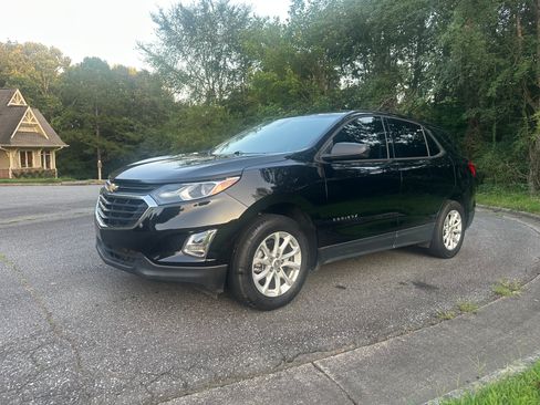Used 2019 Chevrolet Equinox LS image 3