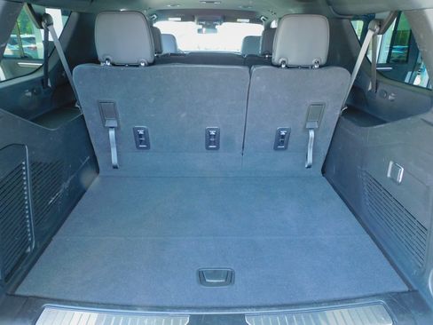 Used 2025 Chevrolet Suburban 4WD Z71 image 23
