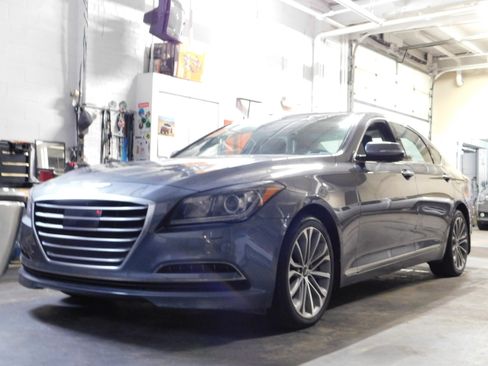 Used 2015 Hyundai Genesis 3.8 image 10