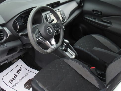 Used 2018 Nissan Kicks S image 9