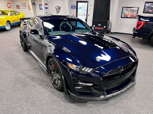 Used 2021 Ford Mustang Shelby GT500 w/ Carbon Fiber Track Pack image 39