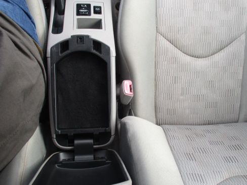 Used 2011 Toyota RAV4 image 46