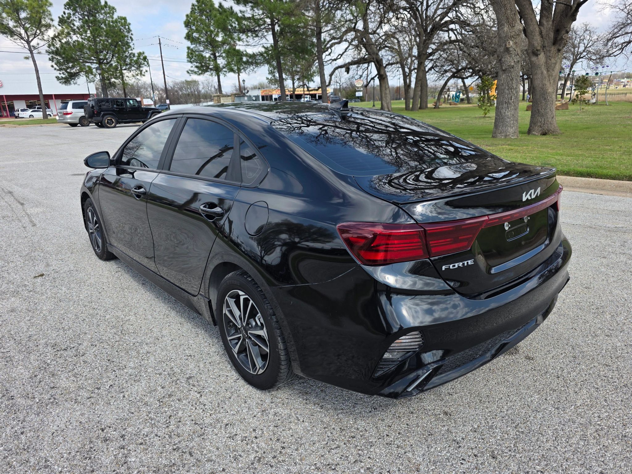 Used 2024 Kia Forte GT-Line Sedan FWD image 4