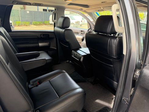 Used 2018 Toyota Sequoia SR5 image 26