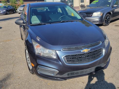 Used 2015 Chevrolet Cruze LS image 2