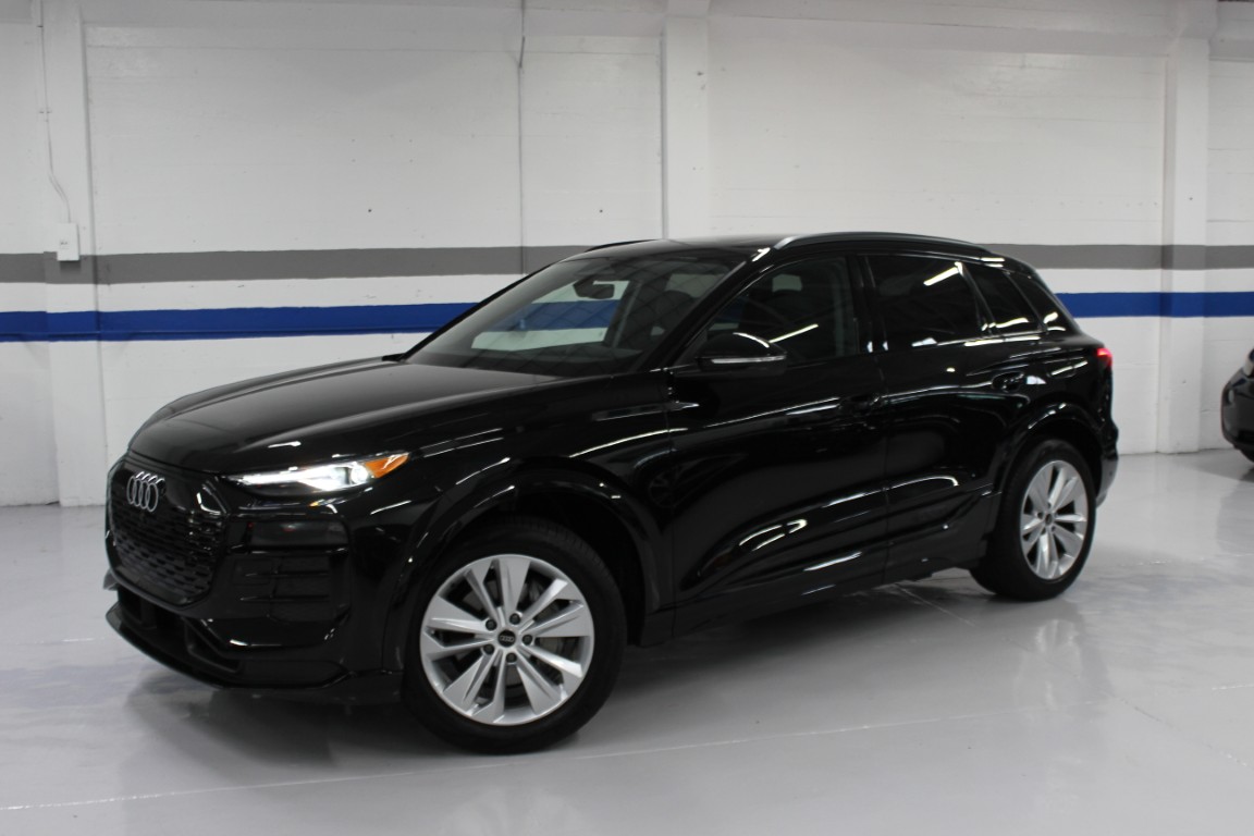 Used 2025 Audi Q6 e-tron Premium RWD image 2