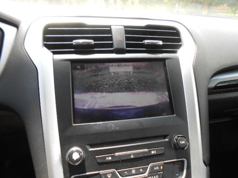 Used 2016 Ford Fusion SE FWD image 14