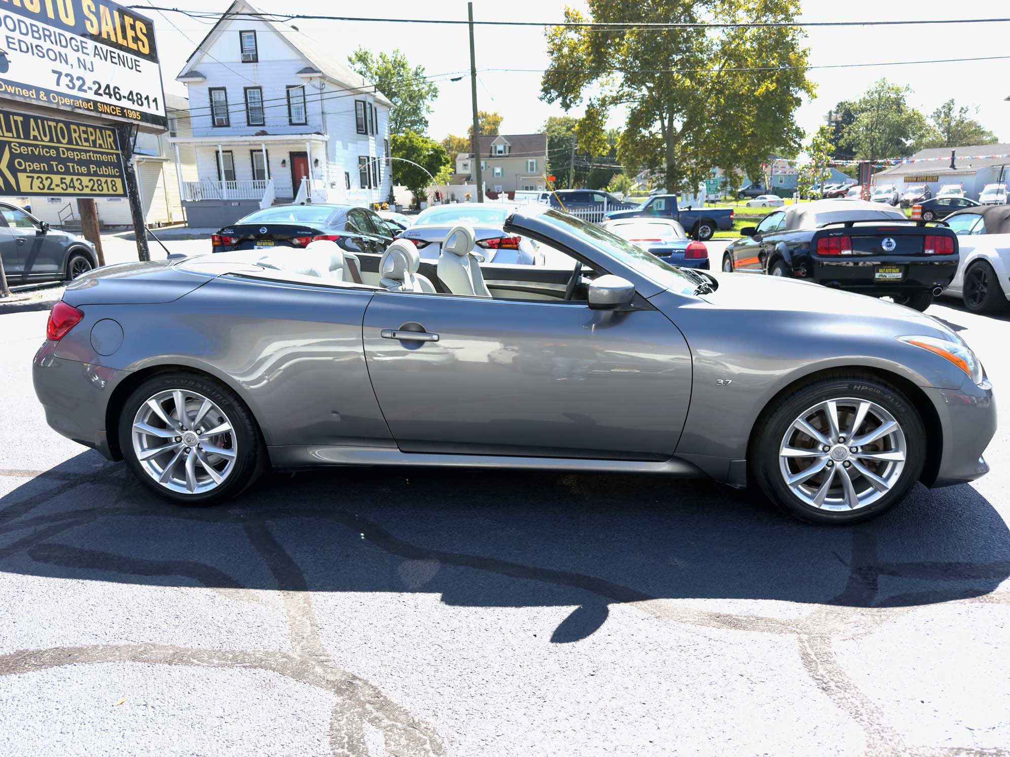 Used 2014 INFINITI Q60 Convertible RWD image 38