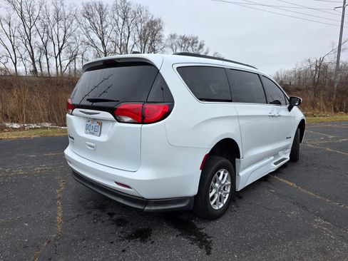 Used 2021 Chrysler Voyager LXi image 5