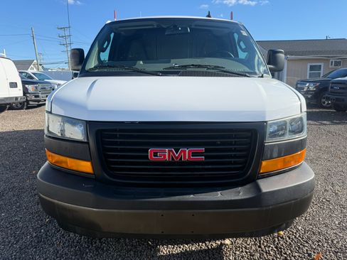 Used 2023 GMC Savana 2500 image 2