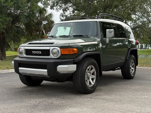 Used 2014 Toyota FJ Cruiser AWD/4WD image 5