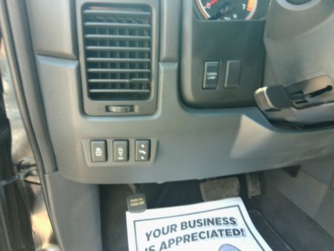 Used 2013 Nissan Titan 4x4 Crew Cab SV image 46