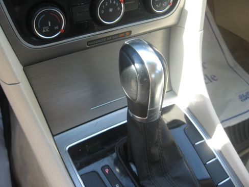 Used 2014 Volkswagen Passat 2.5 SE image 12