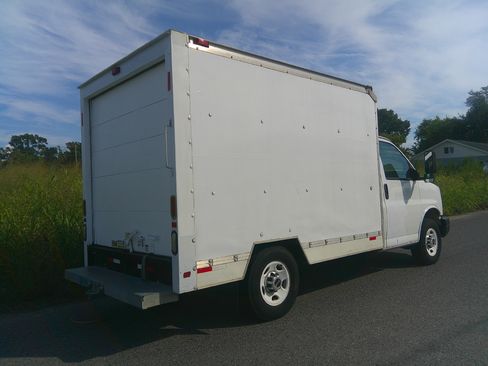 Used 2008 GMC Savana 3500 LS image 5