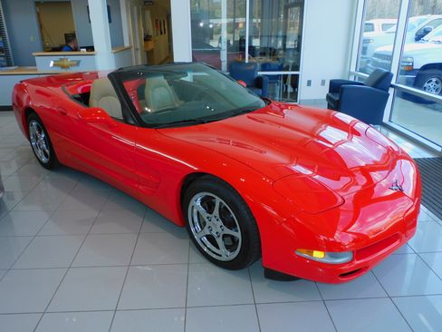 Used 1998 Chevrolet Corvette Stingray Convertible w/1LT image 11