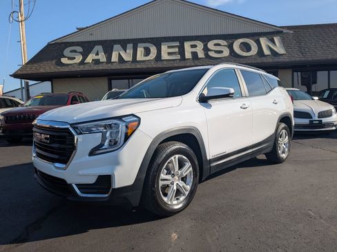 Used 2024 GMC Terrain AWD SLE image 1