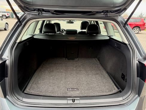 Used 2017 Volkswagen Golf Alltrack image 19