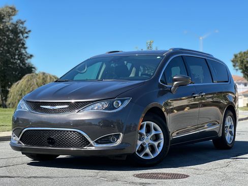 Used 2020 Chrysler Pacifica Touring-L Plus image 1