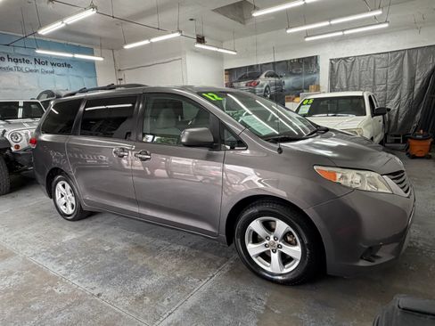 Used 2012 Toyota Sienna LE FWD image 9