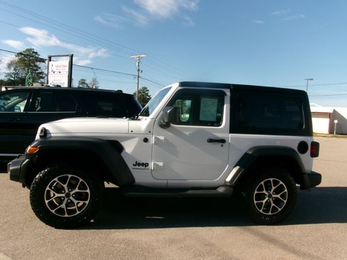 Used 2024 Jeep Wrangler Sport S image 3