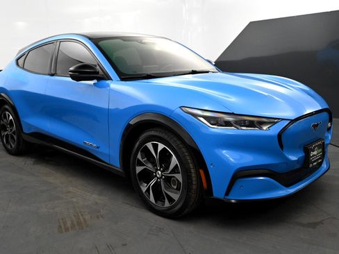 Used 2022 Ford Mustang Mach-E Premium image 7