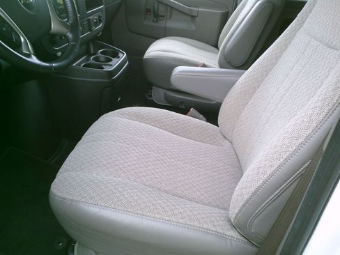 Used 2017 Chevrolet Express 3500 LT image 5