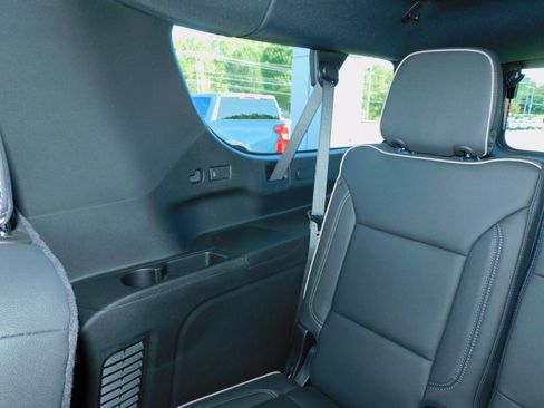 New 2026 Chevrolet Suburban Premier image 29