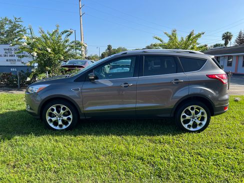 Used 2013 Ford Escape FWD Titanium image 2