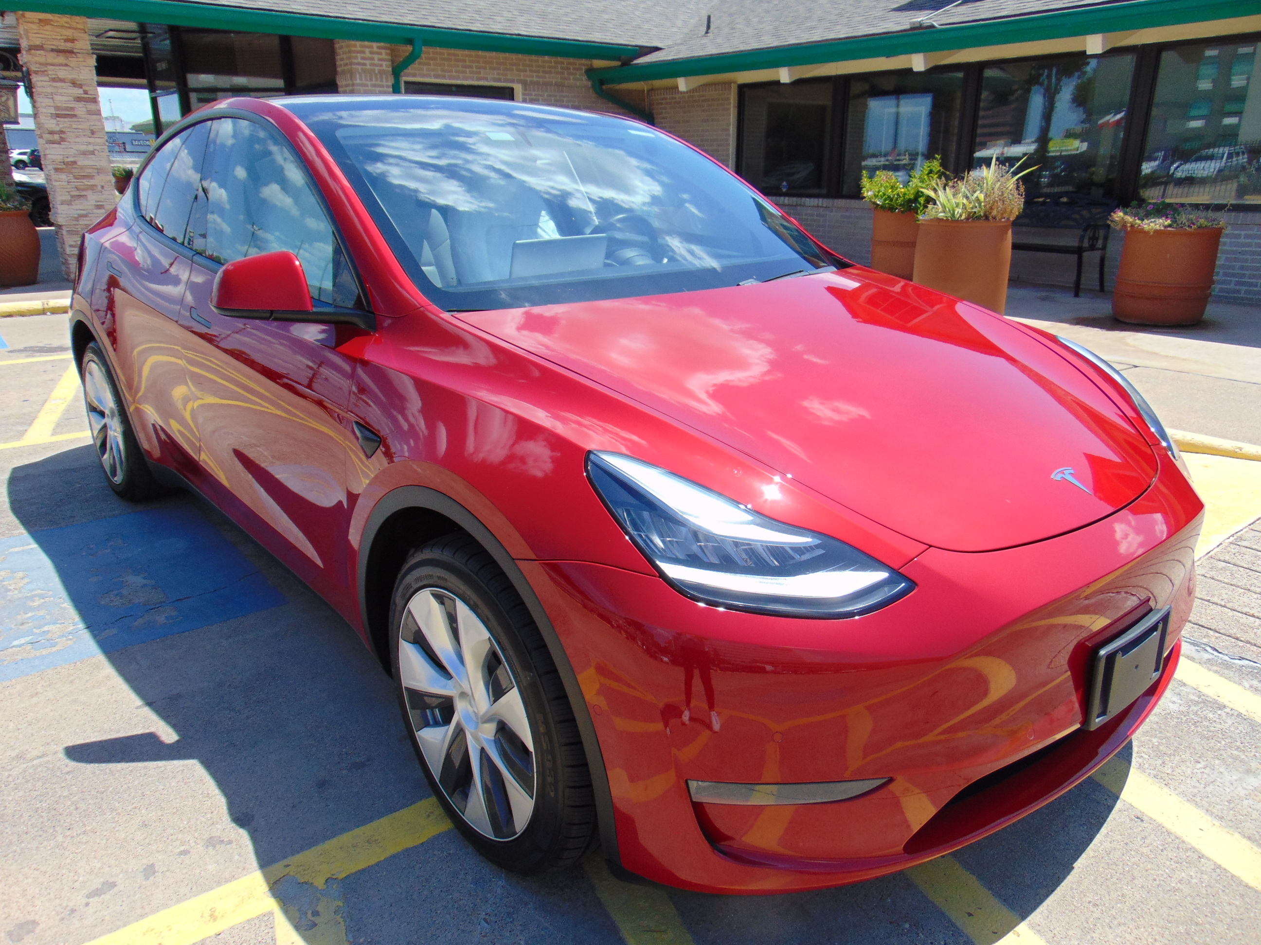 Used 2020 Tesla Model Y Long Range AWD/4WD image 1