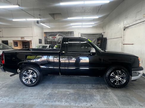 Used 2004 Chevrolet Silverado 1500 Classic W/T image 4