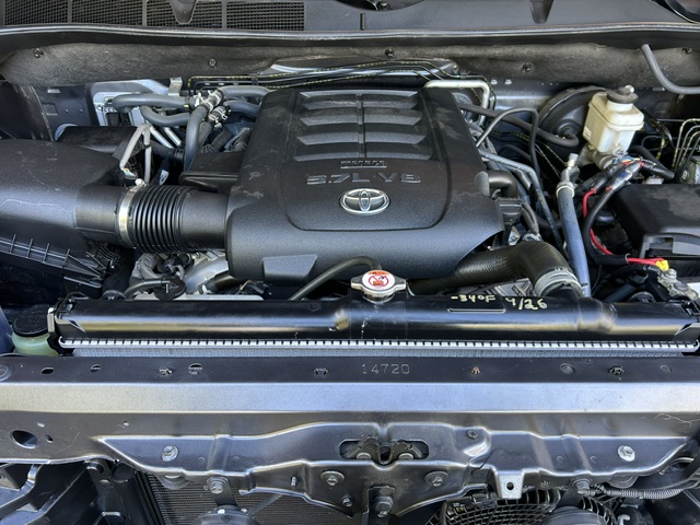 Used 2018 Toyota Sequoia 4WD SR5 image 23