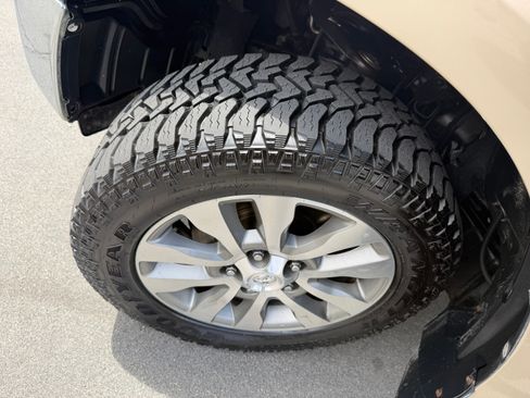 Used 2007 Toyota Tundra 4x4 CrewMax SR5 image 17