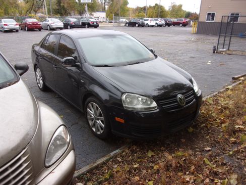 Used 2010 Volkswagen Jetta Wolfsburg Edition image 2