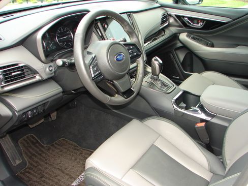 Used 2025 Subaru Outback Onyx Edition AWD/4WD image 4