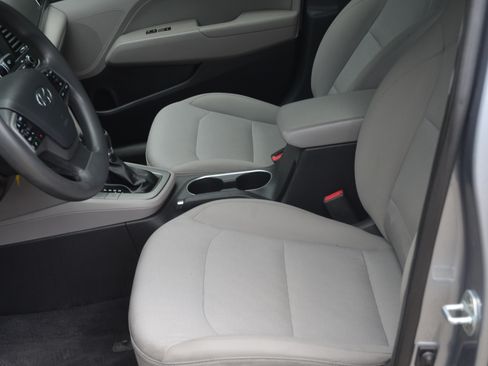 Used 2017 Hyundai Elantra SE FWD image 8