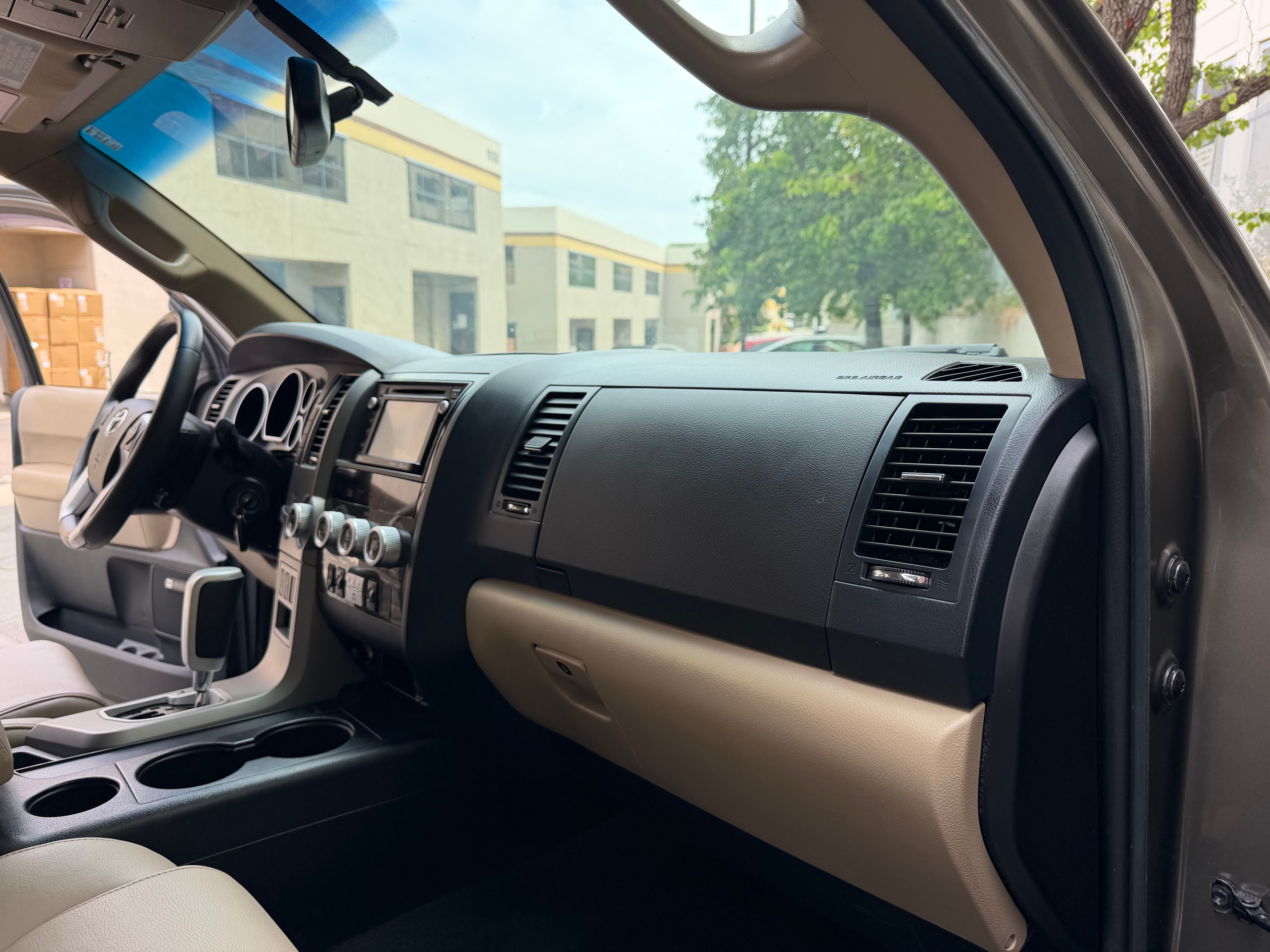 Used 2017 Toyota Sequoia Limited AWD/4WD image 28