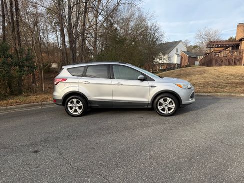 Used 2014 Ford Escape SE image 10