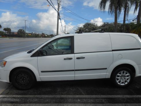 Used 2014 RAM C/V Tradesman image 5