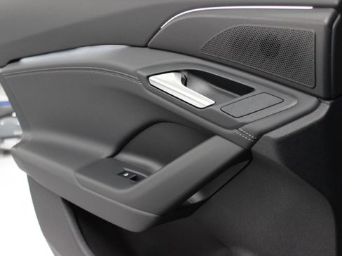 Used 2025 Audi A6 e-tron Premium image 38