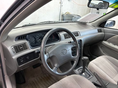 Used 2001 Toyota Camry LE FWD image 10